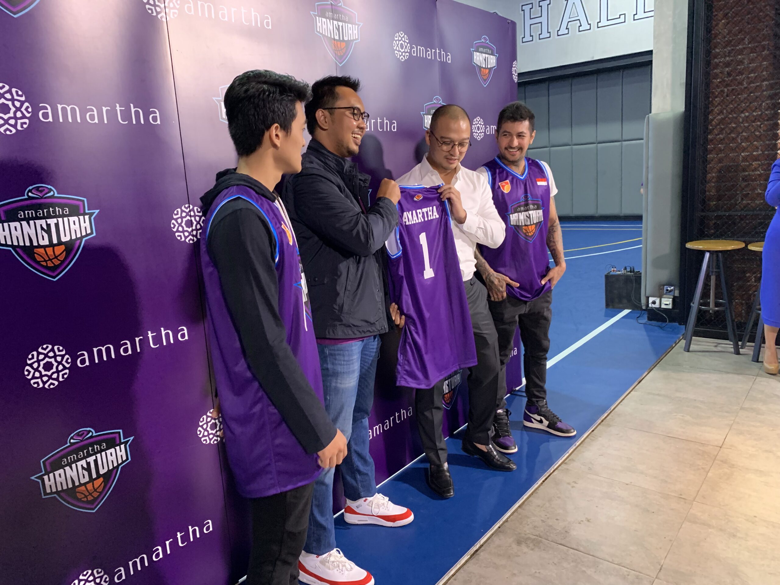 One Spirit, One Mission: Amartha Supports the Amartha Hangtuah Basketball Team for the Upcoming Season