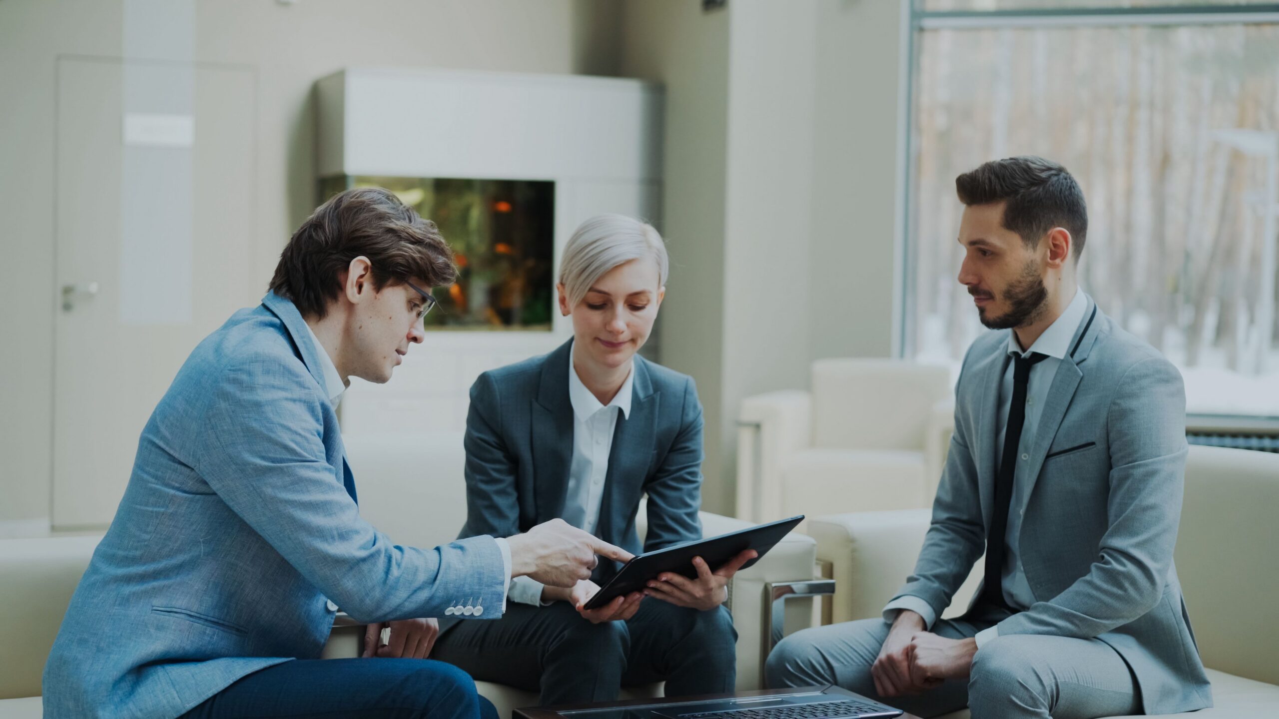 Why Do Companies Need External Consultants?