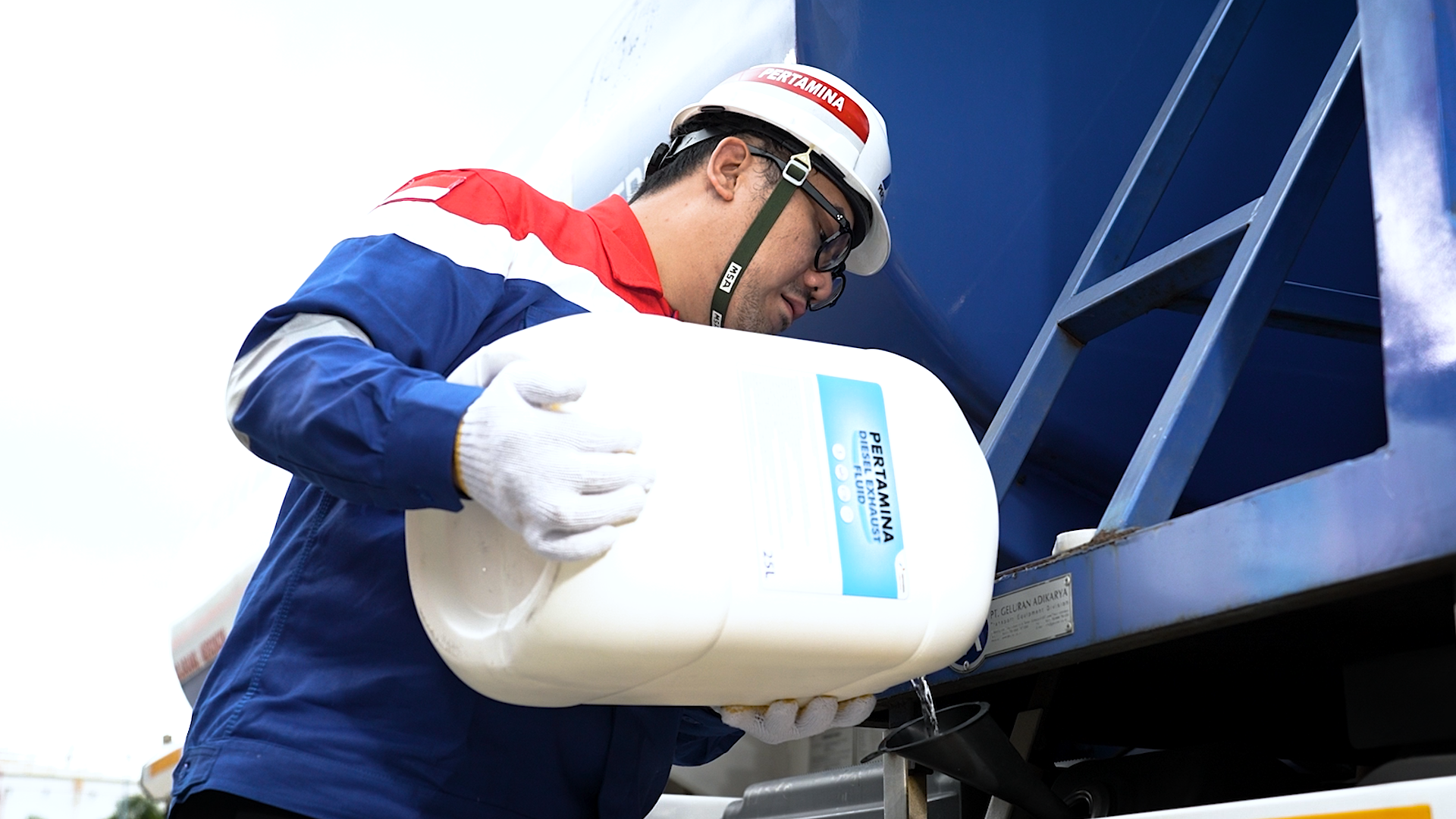 Produk Terbaru Pertamina Diesel Exhaust Fluid